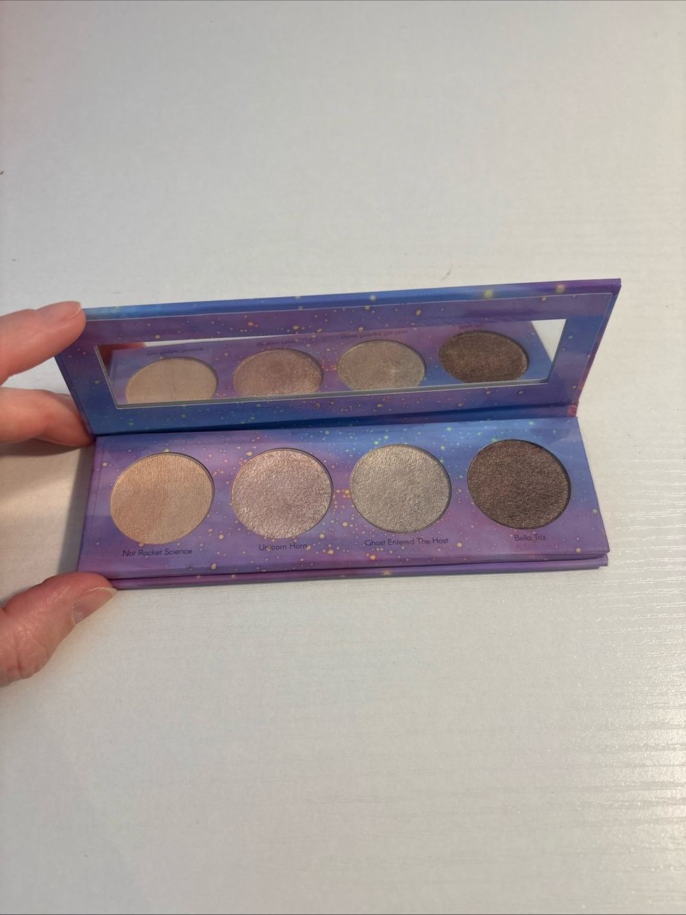 Space Case Cosmetics Shimmer Powder Eyeshadow Quad Pallet, New.